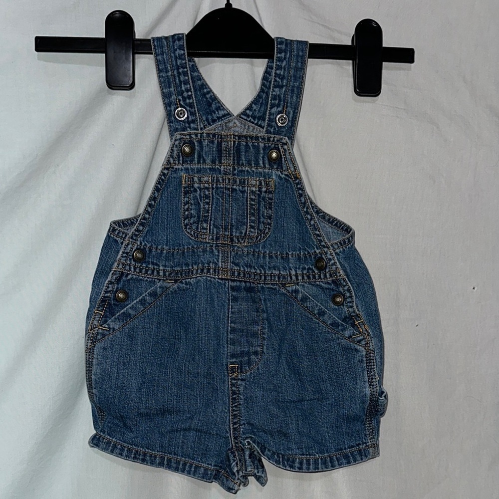 3-6 month baby Gap denim overall cargo shorts - Picture 1 of 3